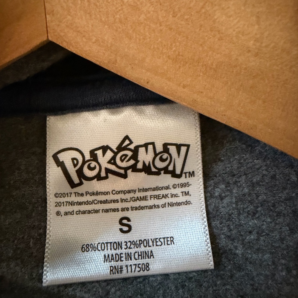 Pikachu hoodie - Picture 4 of 5